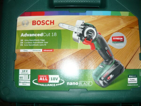 Ferastrau cu acumulator Bosch NanoBlade AdvancedCut 18